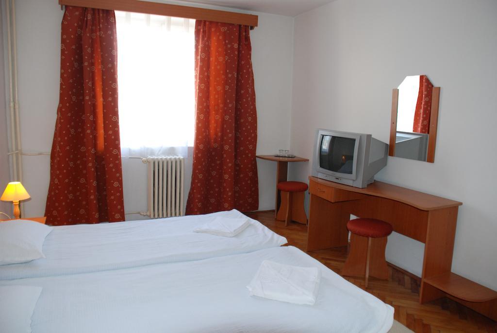 Hotel Merkur Miercurea Ciuc Exterior foto