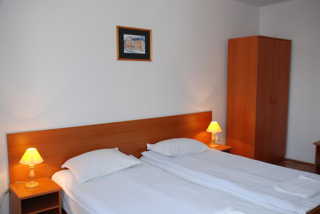 Hotel Merkur Miercurea Ciuc Zimmer foto